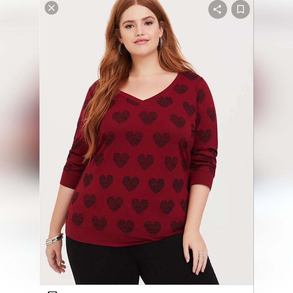RED HEART LONG SLEEVE V-NECK TEE
